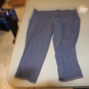 Plum Saluation Athleta Stash Pocket Capris II Size XL New